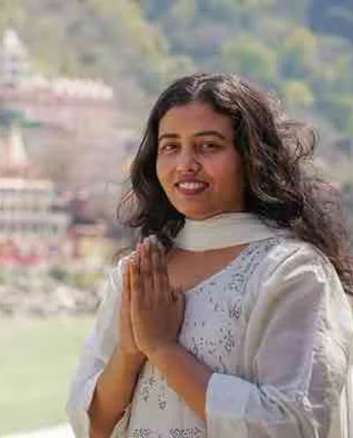 Yogini Deepa Guiding a Kundalini Yoga Class at Kundalini Yogashala