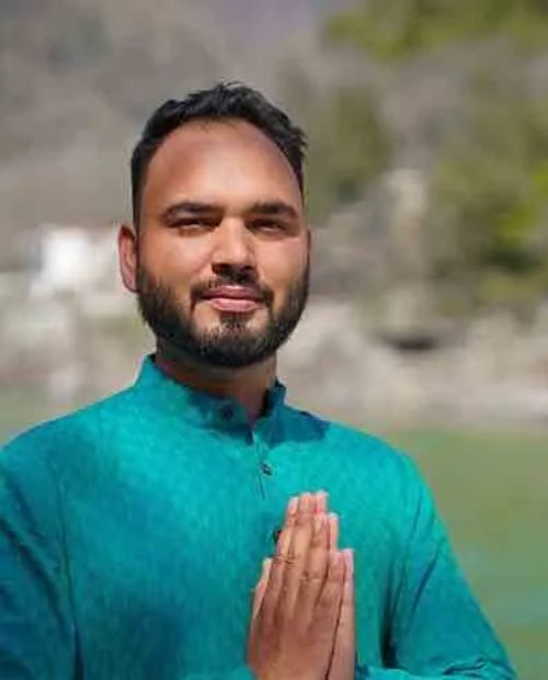 Yogi Rohit Demonstrating Ashtanga Yoga Alignment Techniques at Kundalini Yogashala