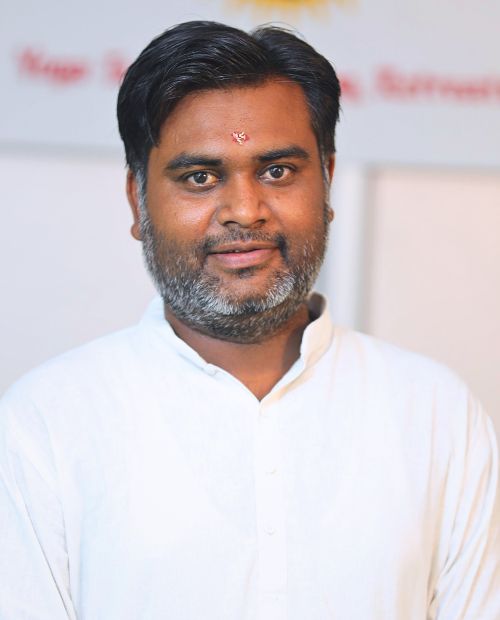 Kalpendra Chauhan Teaching SHATKARMA and Yoga Philosophy at Kundalini Yogashala